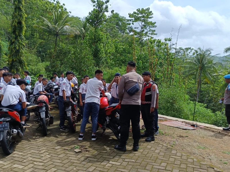 Penertiban Kendaraan Roda Dua Oleh Polsek Sudimoro